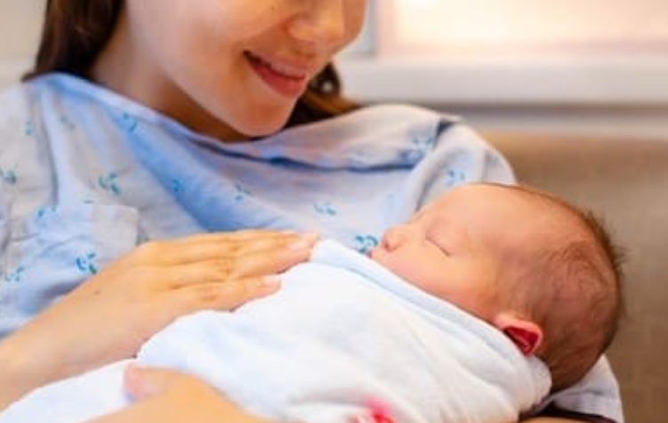 العناية بالجسم بعد الولادة: دليلك الذهبي لاستعادة صحتك وجمالك 💖